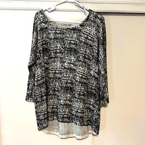 3/4 sleeve sweater by Dalia. Size Large. Longer length back. Great shape.